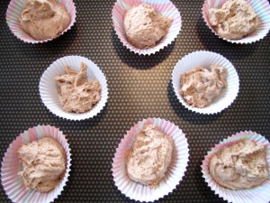 Les muffins avant la cuisson Les muffins avant la cuisson